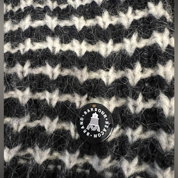 Barbour B/W Turtleneck Sweater
Size 12 - Picture 2 of 5